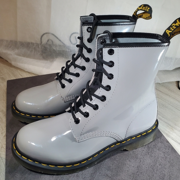 NEW Dr. Martens Womens 1460 High Grain Zinc Grey Patent Leather Boots SIZE 9 - Picture 1 of 9